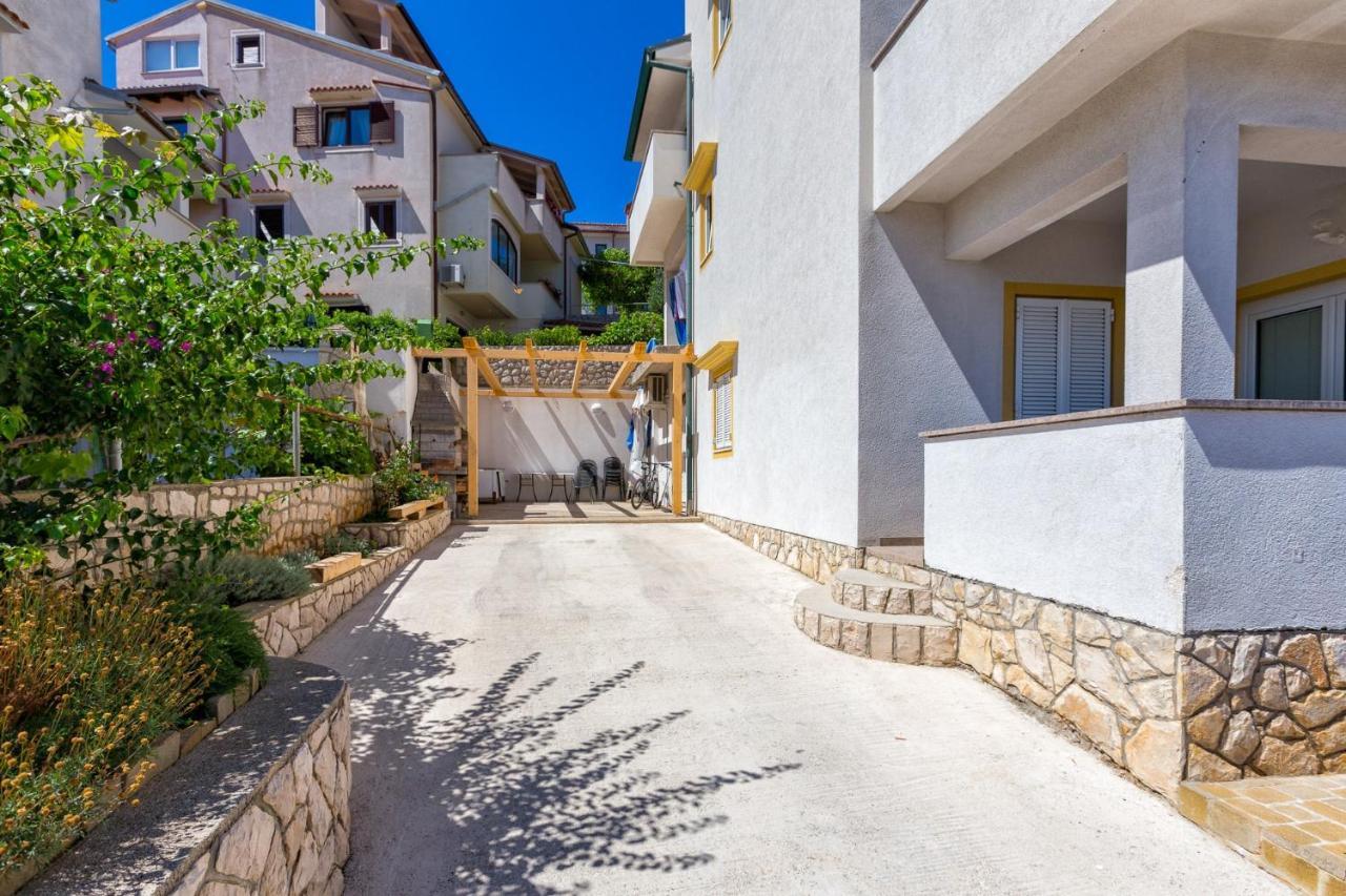 Apartments With A Parking Space Mali Lošinj Extérieur photo