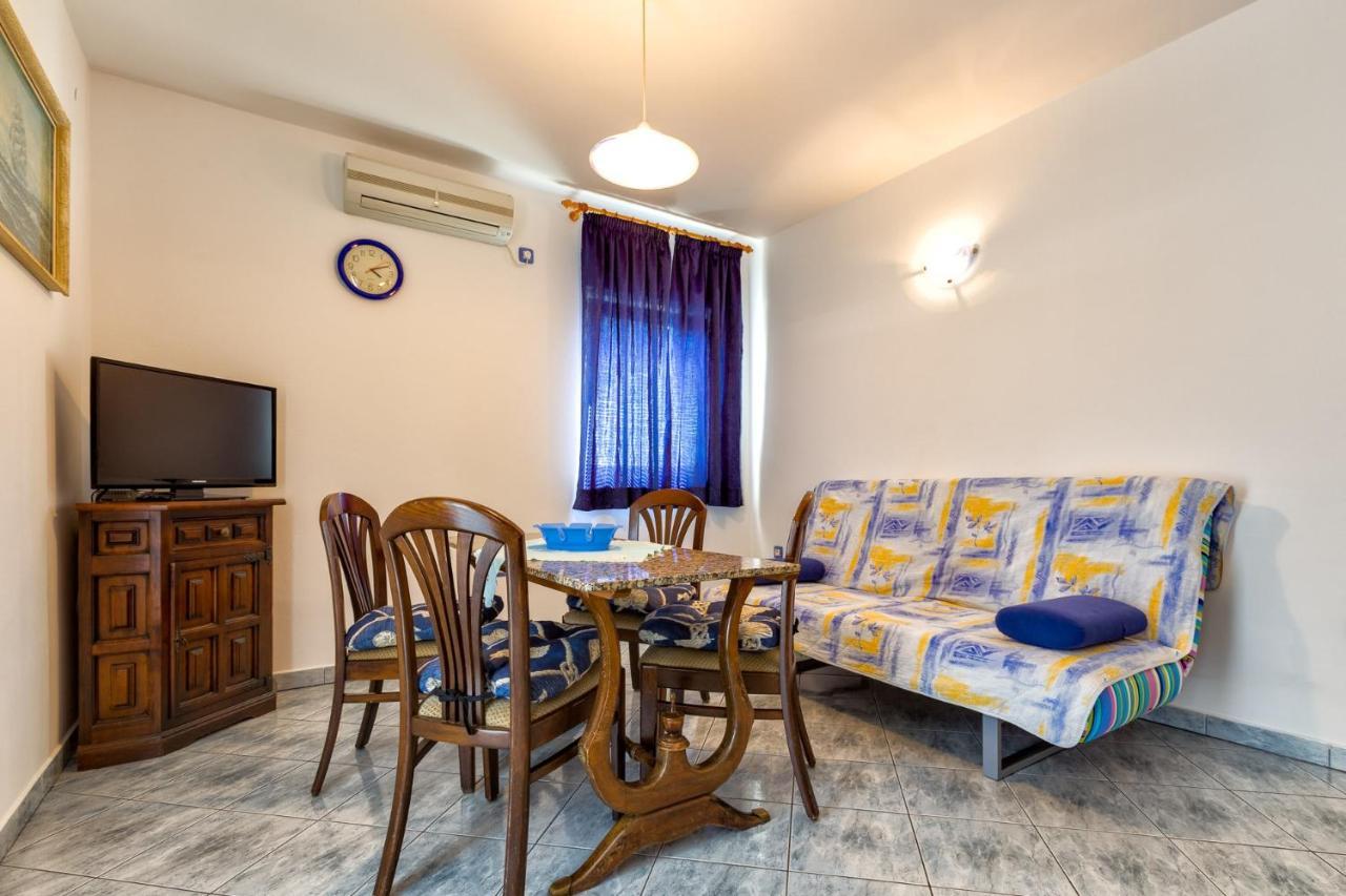 Apartments With A Parking Space Mali Lošinj Extérieur photo
