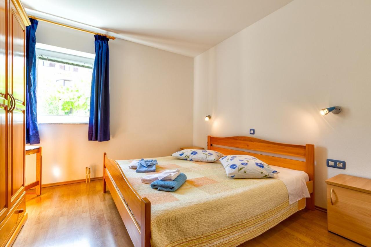 Apartments With A Parking Space Mali Lošinj Extérieur photo